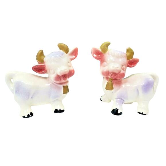 Vintage Andromorphic Cow Bull Salt and Pepper Shakers Ceramic Kitsch Figurines - Picture 1 of 8